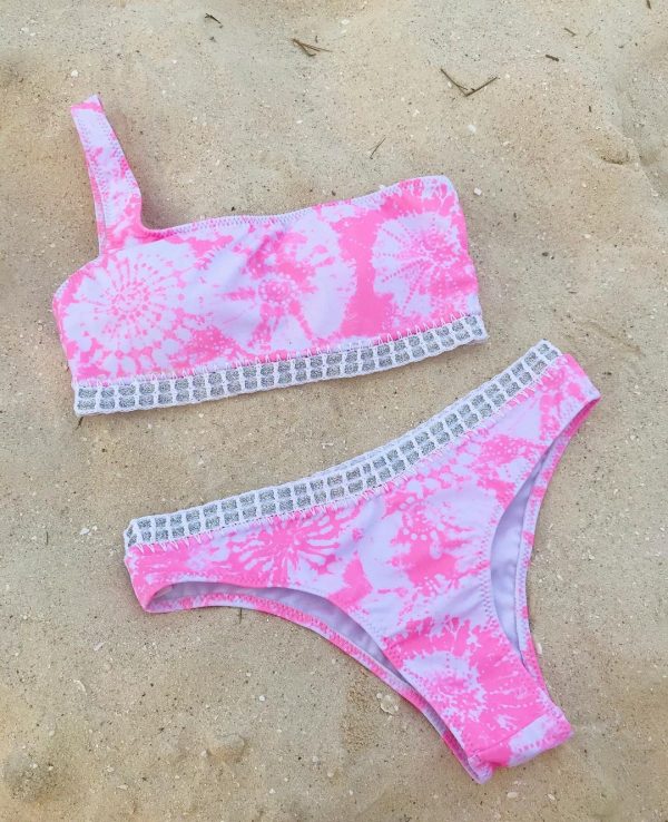 Whiteheaven Beach bikini dos piezas tie dye rosado
